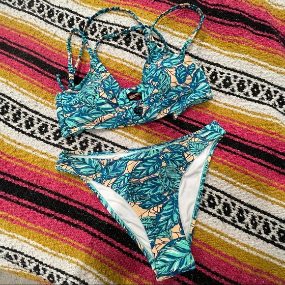 3/$20 CUPSHE Leaves Print Lace-Up Bikini Set - Picture 2 of 4